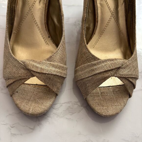 Naturalizer Women's Tan and Gold Woven Peep Toe Heels 6.5 - Picture 4 of 7